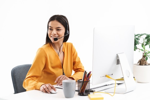 portrait-pretty-hotline-assistant-woman-wearing-microphone-headset-speaking-with-customer-by-phone-while-working-office_171337-95324 portrait-pretty-hotline-assistant-woman-wearing-microphone-headset-speaking-with-customer-by-phone-while-working-office_171337-95324